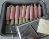 Foto del paso 2 de la receta: Espárragos blancos con pavo y gratinado de manchego