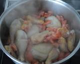 Foto del paso 2 de la receta: Pollo al vino blanco con champiñones