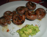 Foto del paso 4 de la receta: Brochetas de salchicha parrillera con crema de palta