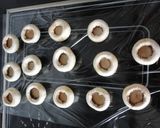 Foto del paso 4 de la receta: Champiñones empanados rellenos de bechamel de gambas