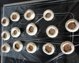 Foto del paso 4 de la receta: Champiñones empanados rellenos de bechamel de gambas