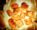 Foto del paso 2 de la receta: Canapés de hojaldre con piñones