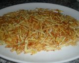 Foto del paso 6 de la receta: Brochetas de pollo sobre patatas paja