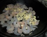 Foto del paso 1 de la receta: Pinchos de gambas al ajo