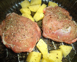 Foto del paso 3 de la receta: Carrilleras de cerdo asadas con patatas