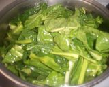 Foto del paso 1 de la receta: Espinacas fritas con ajos tiernos