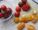 Foto del paso 2 de la receta: Ensalada de queso ahumado con vinagreta