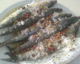 Foto del paso 1 de la receta: Sardinas a la plancha marinadas con flor de sal y especias