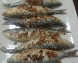 Foto del paso 3 de la receta: Sardinas a la plancha marinadas con flor de sal y especias