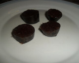 Foto del paso 1 de la receta: Bocaditos de morcilla con huevos de codorniz