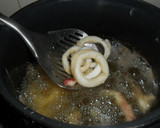 Foto del paso 2 de la receta: Calamares a la pimienta fritos