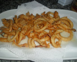 Foto del paso 3 de la receta: Calamares a la pimienta fritos