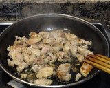 Foto del paso 1 de la receta: Revuelto de pollo y setas cultivadas