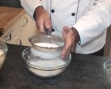 Foto del paso 2 de la receta: Bizcocho borracho con yema quemada