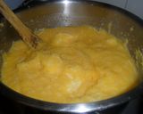 Foto del paso 4 de la receta: Polenta con queso cremoso y salchichas en salsa de tomate