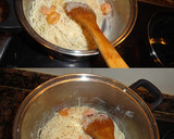 Foto del paso 3 de la receta: Espaguetis con crema de tres quesos y langostinos