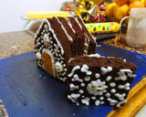 Foto del paso 8 de la receta: Tarta navideña "Casita de chocolate"