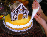 Foto del paso 11 de la receta: Tarta navideña "Casita de chocolate"