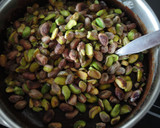 Foto del paso 2 de la receta: Fundentes de chocolate y pistachos
