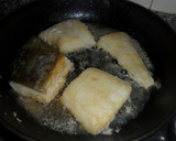 Foto del paso 1 de la receta: Bacalao con pasas de uvas y huevos duros