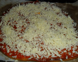 Foto del paso 5 de la receta: Pizza con salame y huevos de codorniz