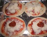 Foto del paso 2 de la receta: Mini pizzas Buitoni variadas