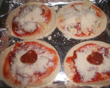 Foto del paso 2 de la receta: Mini pizzas Buitoni variadas