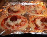 Foto del paso 4 de la receta: Mini pizzas Buitoni variadas