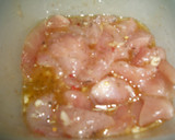 Foto del paso 1 de la receta: Tiritas de pollo maceradas en plato combinado