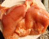 Foto del paso 1 de la receta: Pollo con salsa de ajos y limas