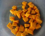 Foto del paso 1 de la receta: Ensalada de calabaza y mango con jamón