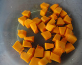 Foto del paso 1 de la receta: Ensalada de calabaza y mango con jamón
