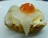 Foto del paso 2 de la receta: Canapé de bacalao ahumado y caviar rojo