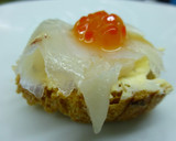 Foto del paso 2 de la receta: Canapé de bacalao ahumado y caviar rojo