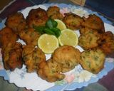 Foto del paso 5 de la receta: Buñuelos de canónigos y atún