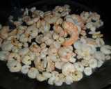Foto del paso 2 de la receta: Gambas con refrito de ajos y guindillas