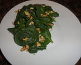 Foto del paso 3 de la receta: Tintorera al pesto con ensalada de espinacas, nueces y miel