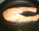 Foto del paso 1 de la receta: Salmón con salsa de queso en su jugo