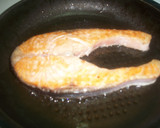 Foto del paso 1 de la receta: Salmón con salsa de queso en su jugo