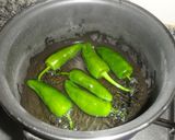 Foto del paso 4 de la receta: Tostas variadas de chorizos y pimientos de Padrón