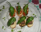 Foto del paso 5 de la receta: Tostas variadas de chorizos y pimientos de Padrón
