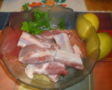 Foto del paso 1 de la receta: Costillas de cerdo a la plancha con cebollas al vino