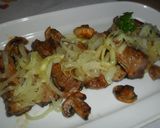 Foto del paso 3 de la receta: Costillas de cerdo a la plancha con cebollas al vino