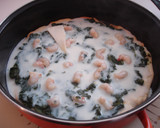 Foto del paso 7 de la receta: Quiche Vosgienne de espinacas con mix de queso gratinado