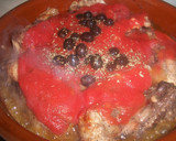 Foto del paso 1 de la receta: Pollo con aceitunas y tomates a la albahaca