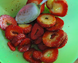 Foto del paso 2 de la receta: Tostada de queso con fresas