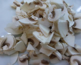 Foto del paso 2 de la receta: Tortilla de patata con champiñones