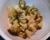 Foto del paso 1 de la receta: Brocoli con bechamel rosada y queso azul