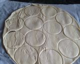 Foto del paso 3 de la receta: Tartaletas de habitas baby con morcilla de cebolla