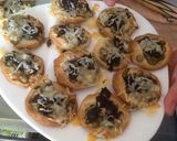 Foto del paso 11 de la receta: Tartaletas de habitas baby con morcilla de cebolla